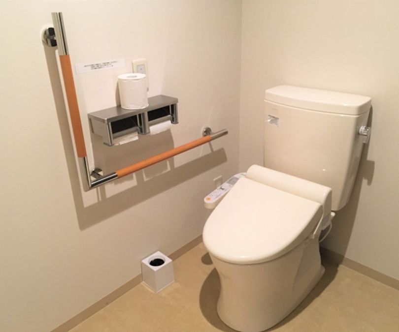 手すりつきトイレの写真